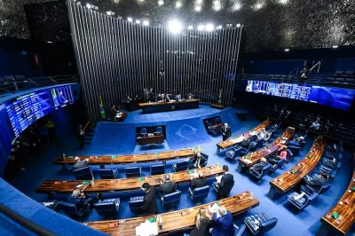 Senado analisará PEC do fim da reeleição na volta do recesso