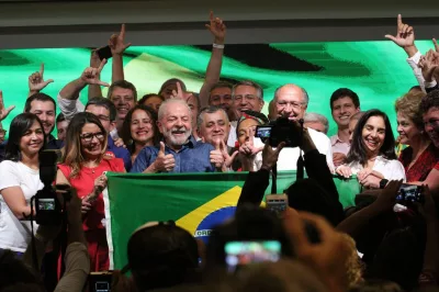 Em primeiro discurso, Lula diz que combate à miséria é sua missão