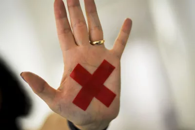 Mulheres vítimas de violência podem ter reconstrução dentária pelo SUS
