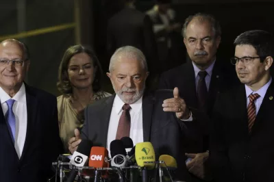 Lula diz que só definirá nomes para ministério após viagem ao Egito
