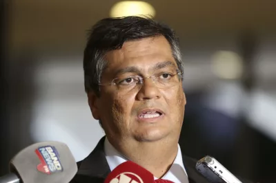 Flávio Dino defende revogação de decretos que flexibilizam o Estatuto de Desarmamento
