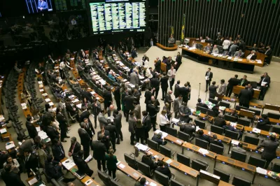Emendas de bancada e comissões ao Orçamento ultrapassam R$ 234 bilhões