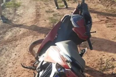 Em Alagoinhas, policiais do Quarto Batalhão prendem homem em flagrante delito e recuperam motocicleta roubada