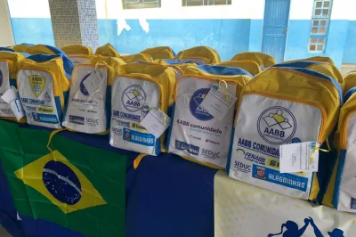 Programa AABB Comunidade faz entrega de kits de higiene, uniforme e uniforme de banho aos estudantes da rede pública