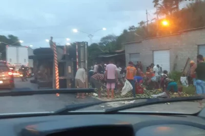 Veículos sofrem saques após acidentes em trechos da BR-101 de Laje e Conceição do Almeida