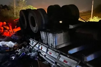 Caminhoneiro morre após veículo tombar na BR-110