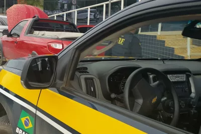 Caminhonete roubada em Lauro de Freitas cai com placas falsas na BR 242 em Barreiras