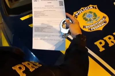 PRF prende homem com mandado de prisão em aberto por descumprimento de decisão judicial da Lei Maria da Penha em Alagoinhas