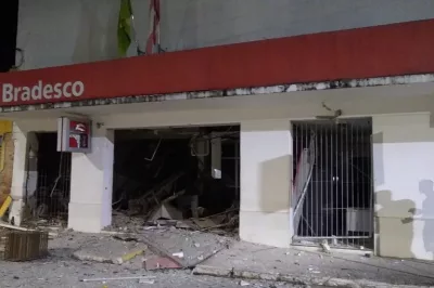 Grupo armado explode três agências bancárias e ataca delegacia em Muritiba