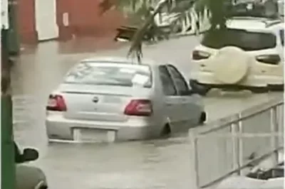Em Euclides da Cunha, chuva deixa ruas do Centro alagadas durante passagem de frente fria
