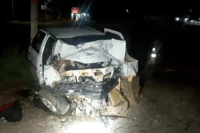 Colisão entre carro de passeio e ônibus, na BR-020, deixa uma pessoa morta e outra ferida