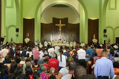 Com muita fé e devoção, fiéis lotaram a Catedral de Santo Antônio para a posse do novo bispo diocesano de Alagoinhas