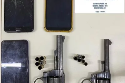 Policiais do Quarto Batalhão apreendem armas de fogo e recuperam veículo roubado