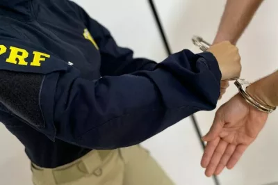 PRF cumpre mandado de prisão em Alagoinhas (BA)