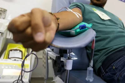 Com estoque crítico, Hemoba lança campanha de Natal para incentivo à doação de sangue