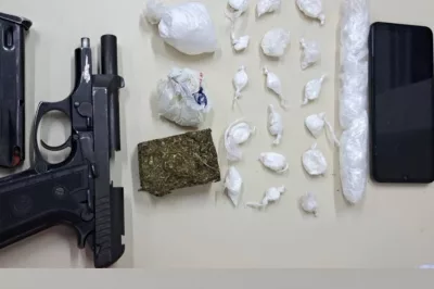 Em Alagoinhas, policiais do Quarto Batalhão e CIPE Litoral Norte apreendem arma de fogo e drogas