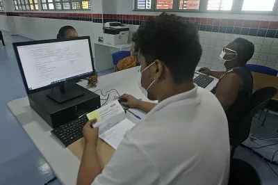 Matrícula on-line nesta segunda e terça-feira (23 e 24) é para qualquer série do Ensino Médio, Educação Profissional e EJA