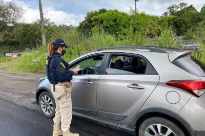 Na Bahia, PRF registra aumento no número de autuações por uso de telefone celular ao volante