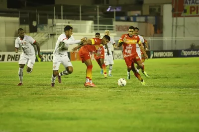 Vitória toma virada, perde por 3×1 e se complica no Campeonato Baiano