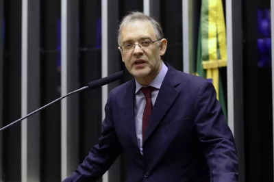 Imortal Marco Lucchesi é indicado para Biblioteca Nacional
