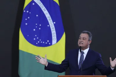 “Vai ser o ritmo da correria”, afirma Rui Costa ao assumir Casa Civil
