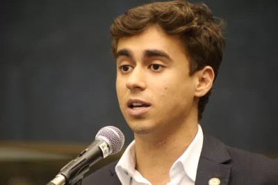 Moraes libera redes sociais do deputado eleito Nikolas Ferreira