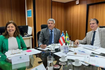 Jerônimo e Adélia Pinheiro discutem prioridades para a Educação com o ministro Camilo Santana, em Brasília
