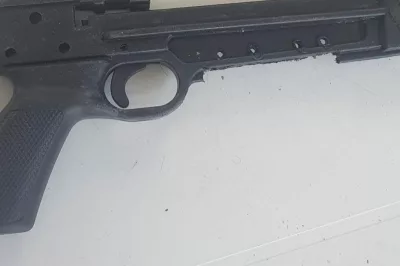PM apreende pistola falsa no circuito Osmar após denúncia de foliões