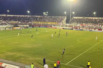 No Carneirão, Vitória vence o Atlético e segue vivo no Campeonato Baiano