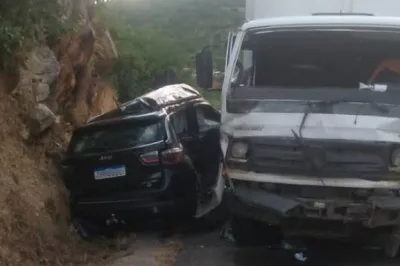Pastor evengélico e mãe morrem após perder controle de veículo e bater com caminhão na BR-116