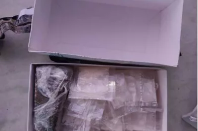 PRF apreende cocaína, maconha e simulacro de pistola escondidos em bagagem de passageiro de ônibus