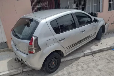 Homem é morto a tiros dentro de carro em Acajutiba