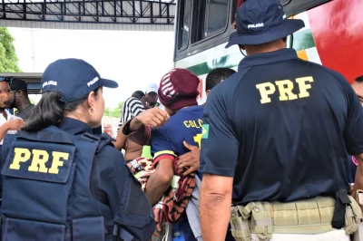 De volta para casa: Comboio trazendo trabalhadores resgatados no RS chega à Bahia