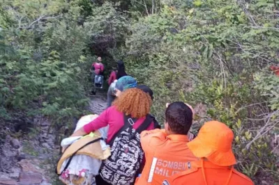 Após ficar um dia perdido em trilha na Bahia, grupo é resgatado por bombeiros