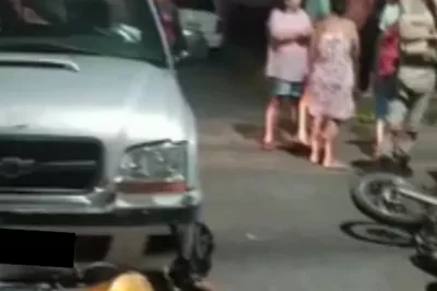 Homem morre após ser atingido por motociclista arremessado em acidente de carro na BA