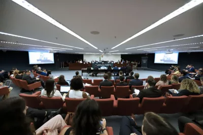 Ministros do STF e governo defendem redes reguladas; empresas rebatem