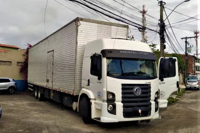 PRFs libertam reféns e recuperam caminhão tomado de assalto na BR 324