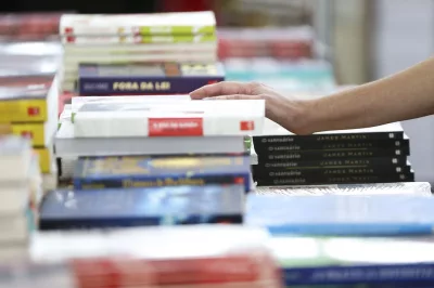 Feira de Troca de Livros acontece na Biblioteca Municipal Maria Feijó no próximo sábado (18)