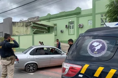 PRF escolta gestante em trabalho de parto na BR-101 em Alagoinhas