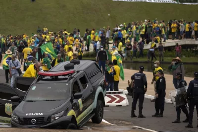 Moraes liberta mais 130 pessoas presas por atos golpistas de janeiro