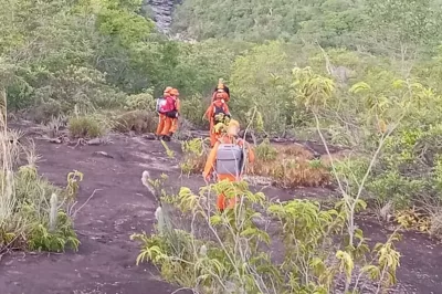 Turistas israelenses são resgatados após se perderem em trilha da Cachoeira da Fumaça, na Chapada Dimantina