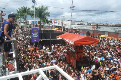 Arrastão de Thiago Aquino encerra a Micareta de Feira