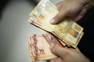 Mais 1,4 mi de pessoas poderão sacar abono salarial a partir de abril