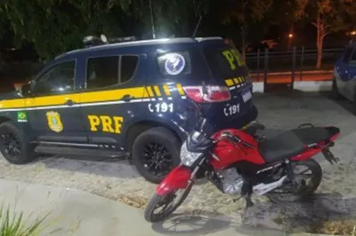 Em Alagoinhas, PRF recupera moto roubada durante fiscalização de rotina