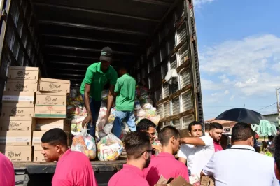 820 cestas básicas chegam aos moradores de Alagoinhas IV