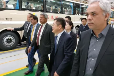 Jerônimo Rodrigues inicia negociação para atrair fábrica chinesa de ônibus elétrico para a Bahia