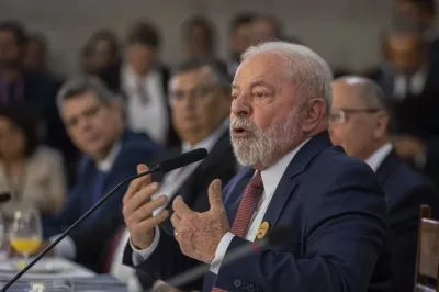 “Não vamos transformar escolas em prisão”, diz Lula