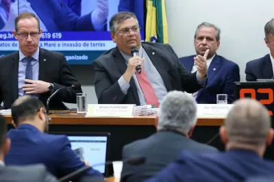 Audiência da Câmara com Dino é encerrada após confusão entre deputados