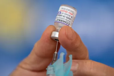 Covid-19: pessoas com comorbidades podem tomar vacina bivalente