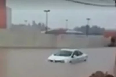 Alagoinhas tem ruas inundadas após fortes chuvas